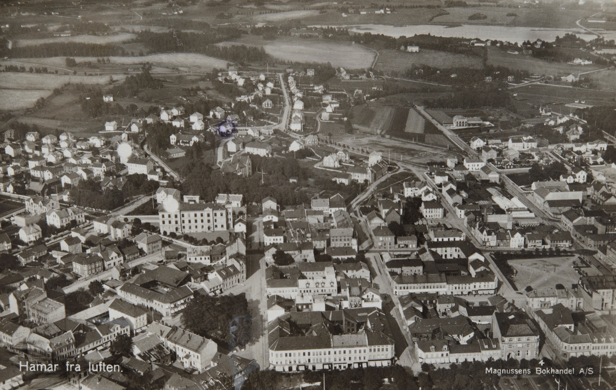 Postkort, Hamar sentrum, flyfoto, bypanorama, Strandgata, Torggata, Midtbyen skole,