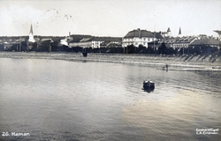 Postkort, Hamar, bypanorama fra Hamarbukta, Strandgatehagene