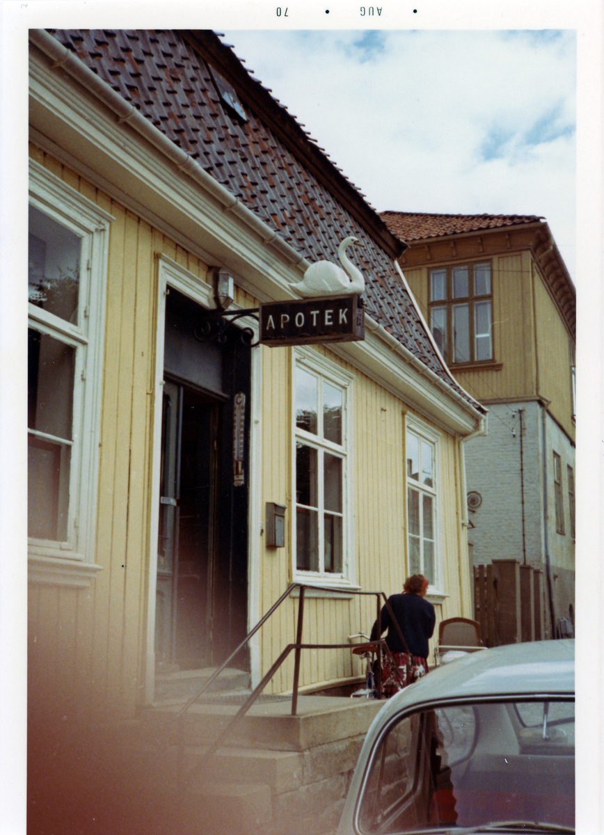 Svaneapoteket i Fredrikstad: eksteriør og interiør. 7 bilder.
