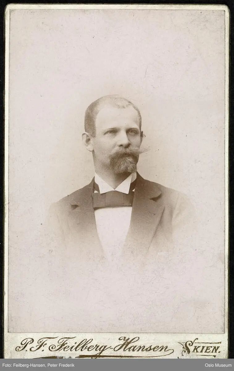 portrett, mann, vignettert brystbilde