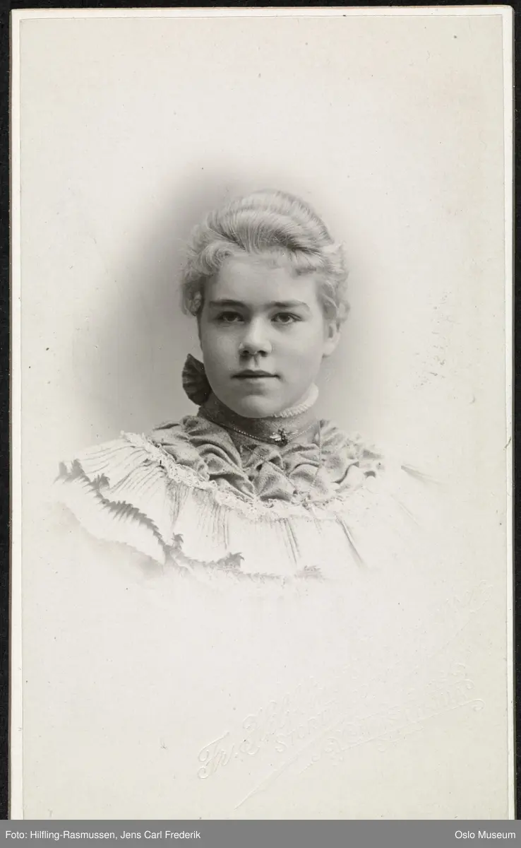 portrett, kvinne, vignettert brystbilde