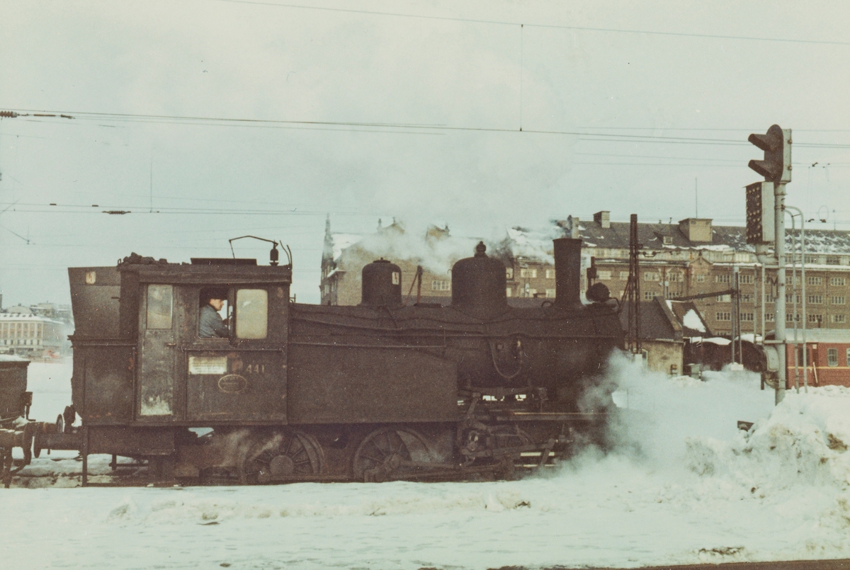 Damplokomotiv type 23b 441 i skiftetjeneste på Oslo Østbanestasjon, 13 bilder