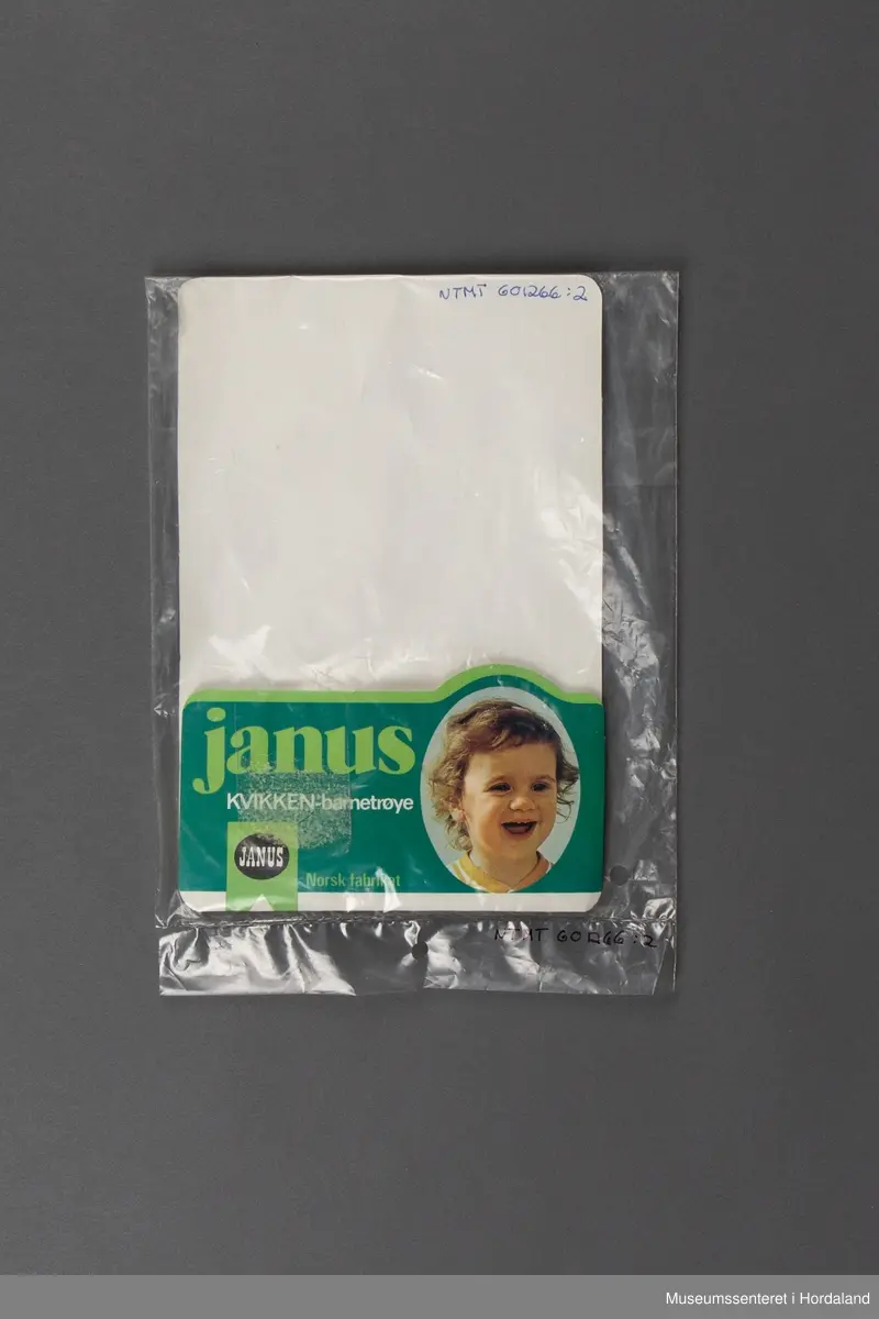 Plagget: Løver med ball i brunt, rødt og gult.
Emballasjen: Fargefoto av baby.