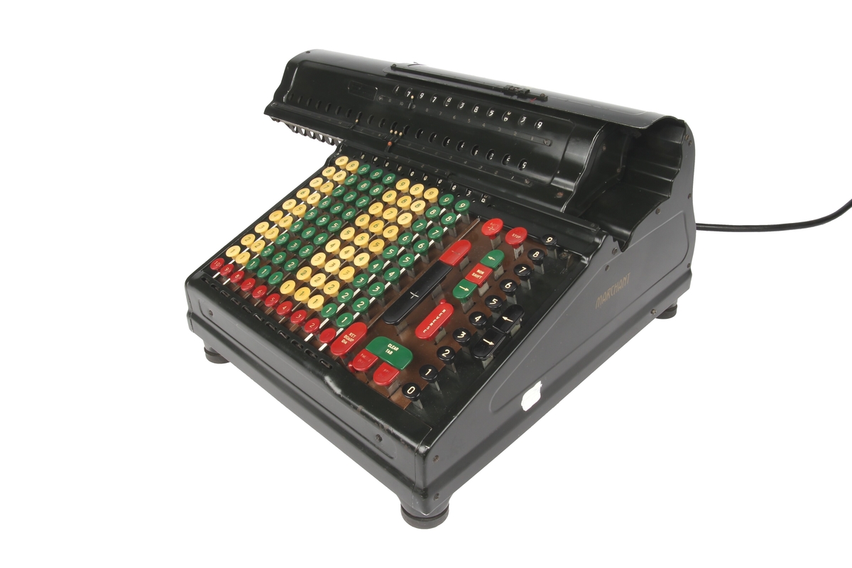 Elekstrisk mekanisk regnemaskin av merket «Marchant» Produsert av «Marchant calculating machine company, INC» Oakland California, USA. Sortlakkert regnemaskin med 10 rader med taster.