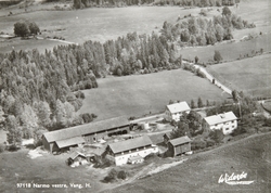 Flyfoto, Vang H, Narmo vestre gård, gnr/bnr 33/1, Narmovegen
