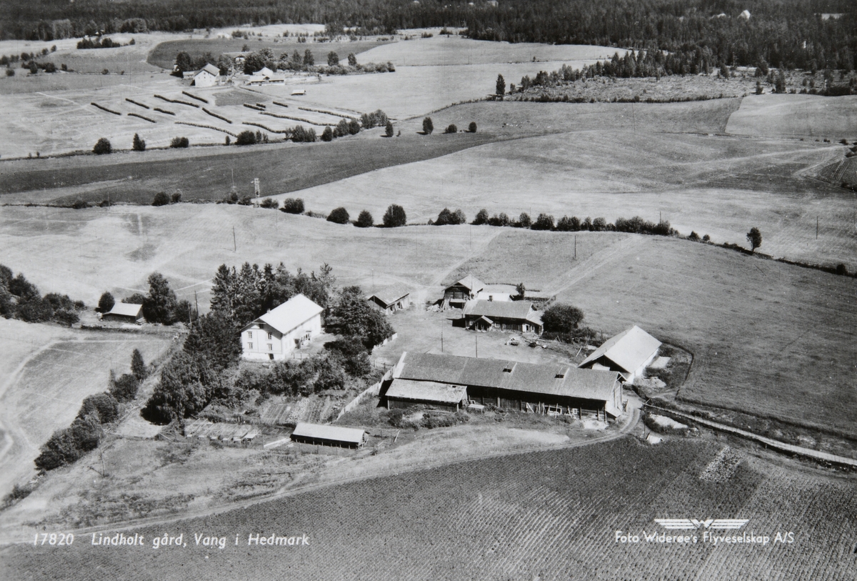 Flyfoto, Vang H, Lindholt gård, gnr/bnr 165/1, Vangsvegen 1058, 1060