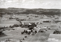 Postkort, Vang H, flyfoto, Vang prestegård, Vang kirke, Vang