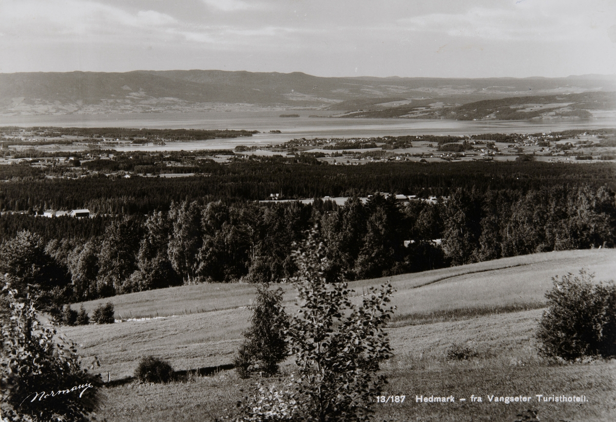 Postkort, Vang, Vangsåsen, utsikt over Hamar og Hedmarksbygdne fra Vangseter hotell,