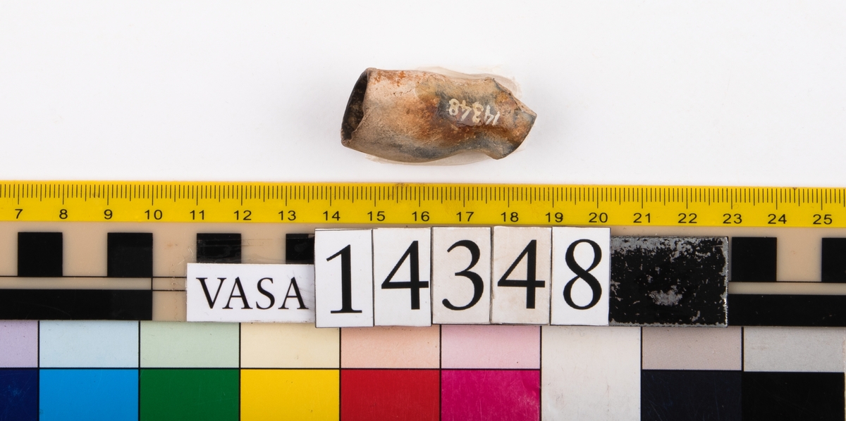 Huvud till kritpipa. Skaftet avbrutet.