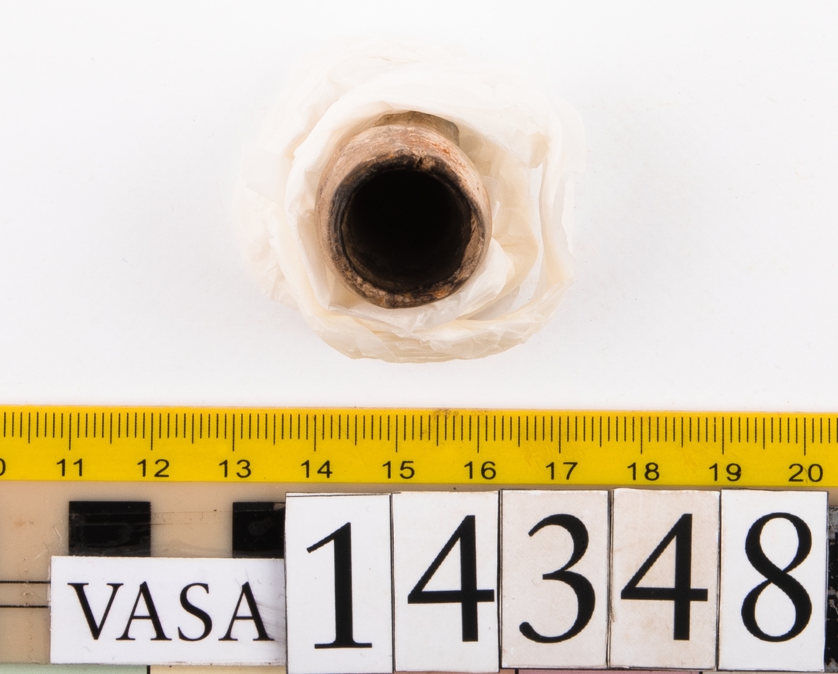 Huvud till kritpipa. Skaftet avbrutet.