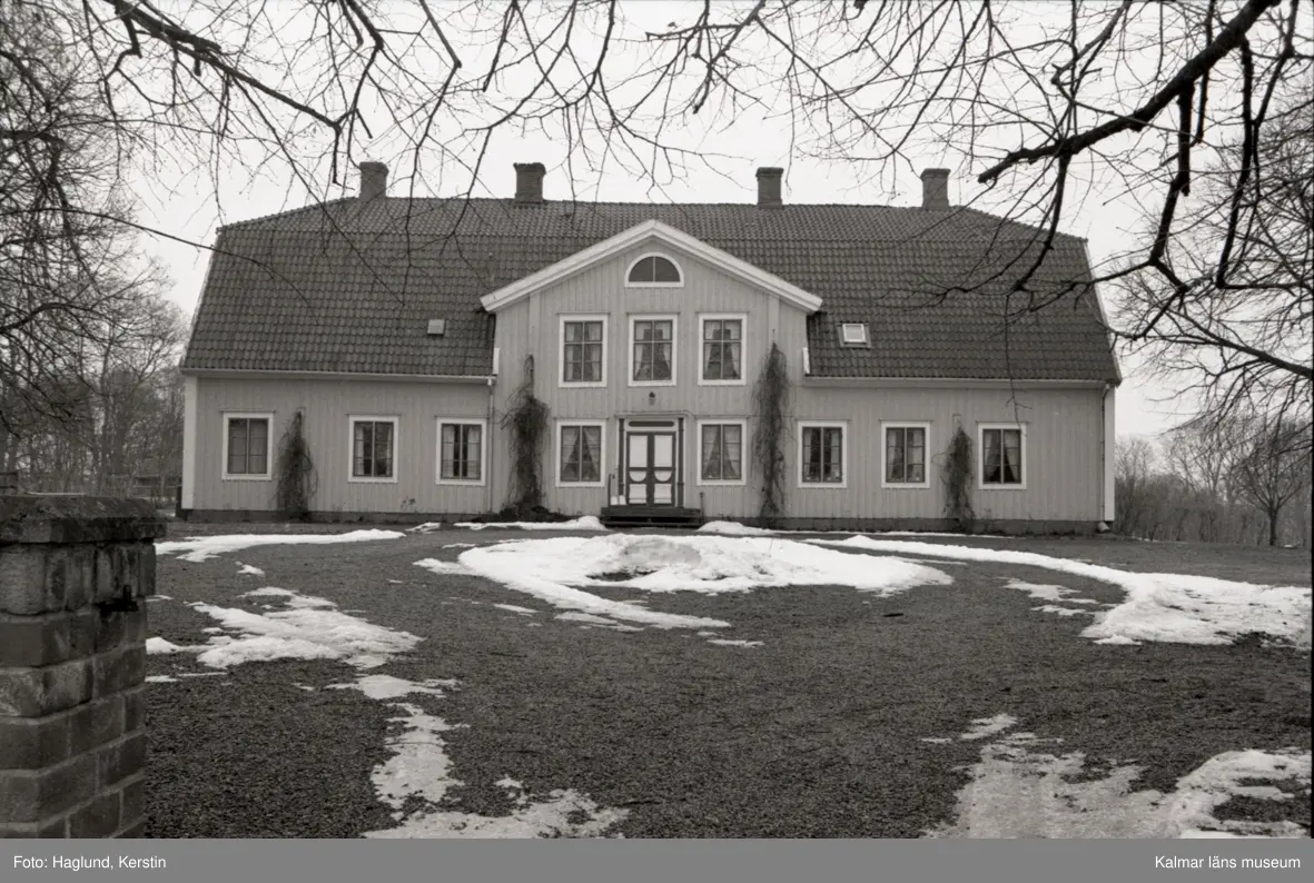 Barkestorps gård. Innehades av Edvard Ehrensteen och hans hustru Catharina Wallenstedt under Forsby Säteri i Sörmland. Till Catharinas stora sorg dog fogden, som var omtyckt, på 1690-talet.