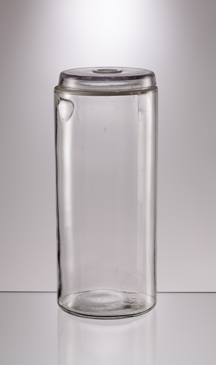 Cylindrisk konserveringsburk, 2 liter. Berghems glasbruk. På locket i relief "BERGHEMS GLASBRUK" och i botten på burken "2 Ltr".