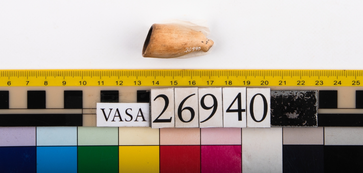 Piphuvud. 
Pipan bruten och saknar skaft.