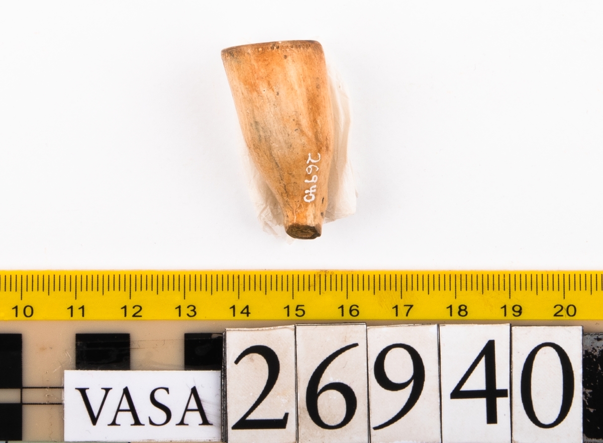 Piphuvud. 
Pipan bruten och saknar skaft.