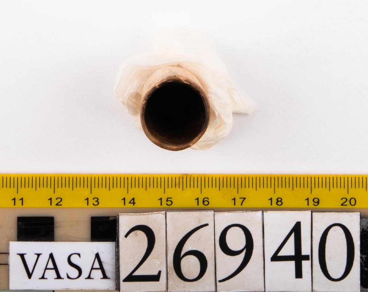 Piphuvud. 
Pipan bruten och saknar skaft.