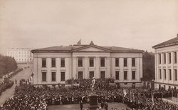 Avduking av Schweigaard-statuen på Universitetsplassen.