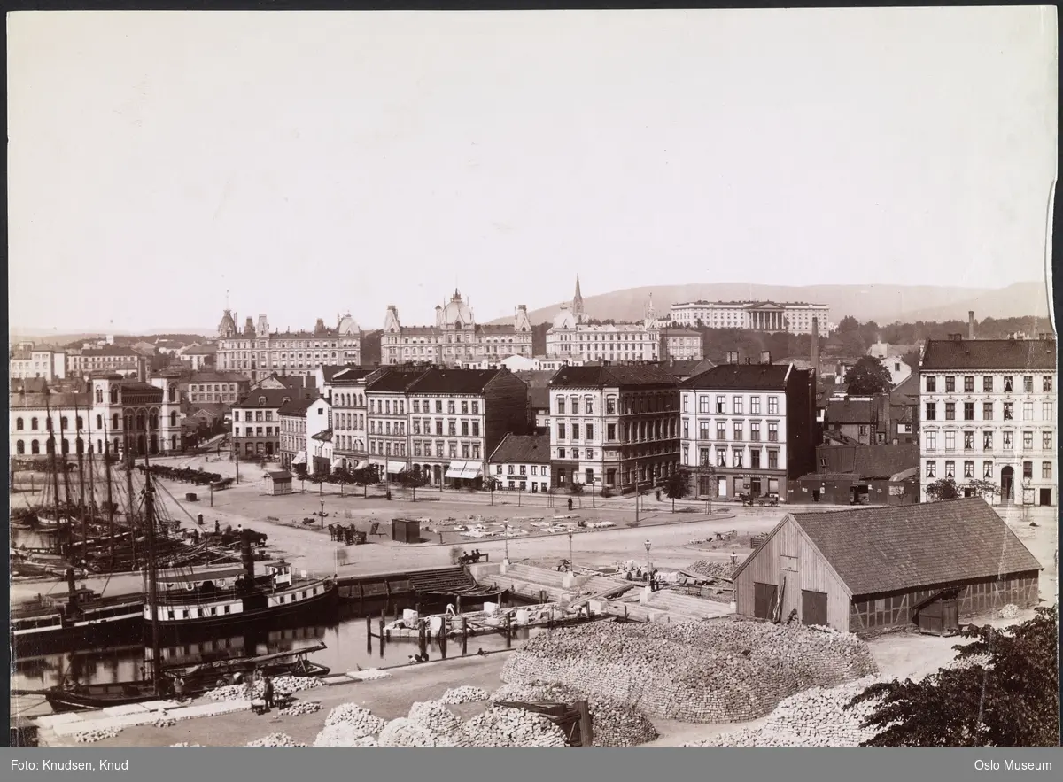 havn, brostein-lager, seilfartøyer, dampbåt, bygårder, Vestbanestasjonen, Victoria terrasse, Slottet