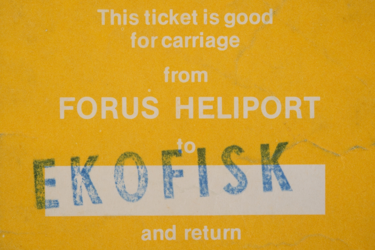 Billett og ombordstigingskort gyldig for transport fra Forus Heliport ut til Ekofisk og tilbake. Billetten var og gyldig for transport mellom plattformene i Nordsjøen.

