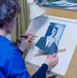 Retusjering i Fotograf Schrøders fargelaboratorium