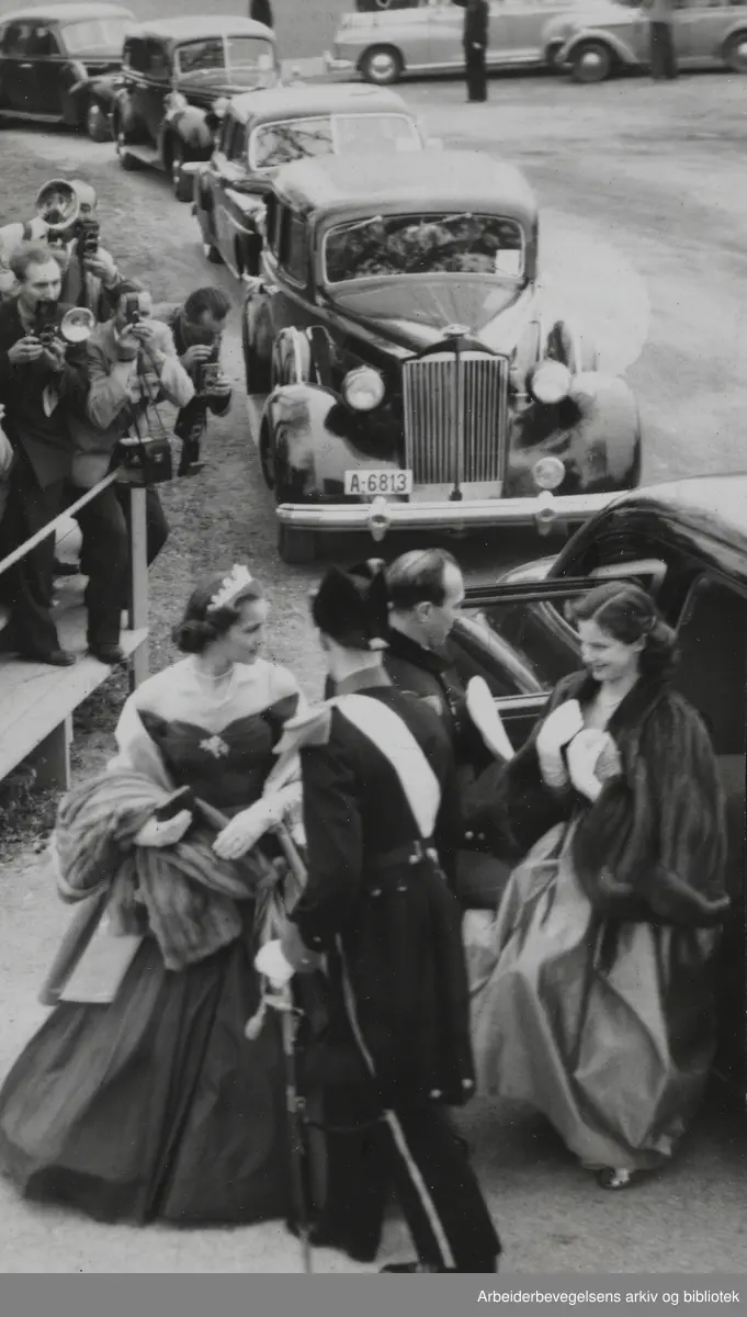 Prinsesse Ragnhild og Erling Lorentzens bryllup i Asker kirke. 15/5 1953.