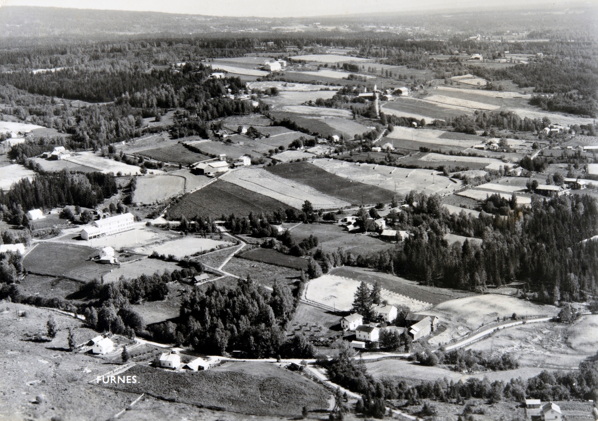 Postkort, Ringsaker, Furnes, flyfoto Kylstad skole, jorbrukslandskap, gårder og villaer,