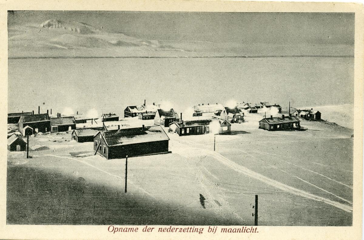 Bilde fra den nederlandske gruveperioden i Barentsburg/Green Harbour. Etter Count Van Hogendorp, en nederlandsk ingeniør rundt 1922 i Barentsburg. Postkort Nespico