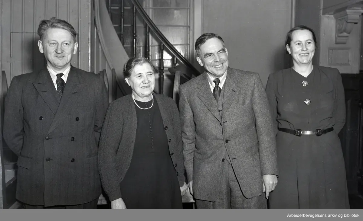 Nyvalgte Arbeiderparti-representanter møter for første gang på Stortinget. Fra venstre Kolbjørn Varmann, Anna Berentine Anthoni, Trond Hegna og Magnhild Hagelia. Januar 1950.