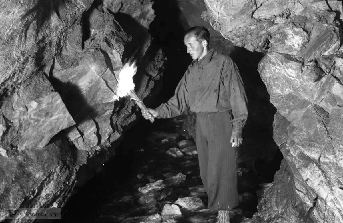 "I en tunnell, trollkirken 1941"