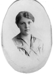 Brystbilde av ung kvinne.