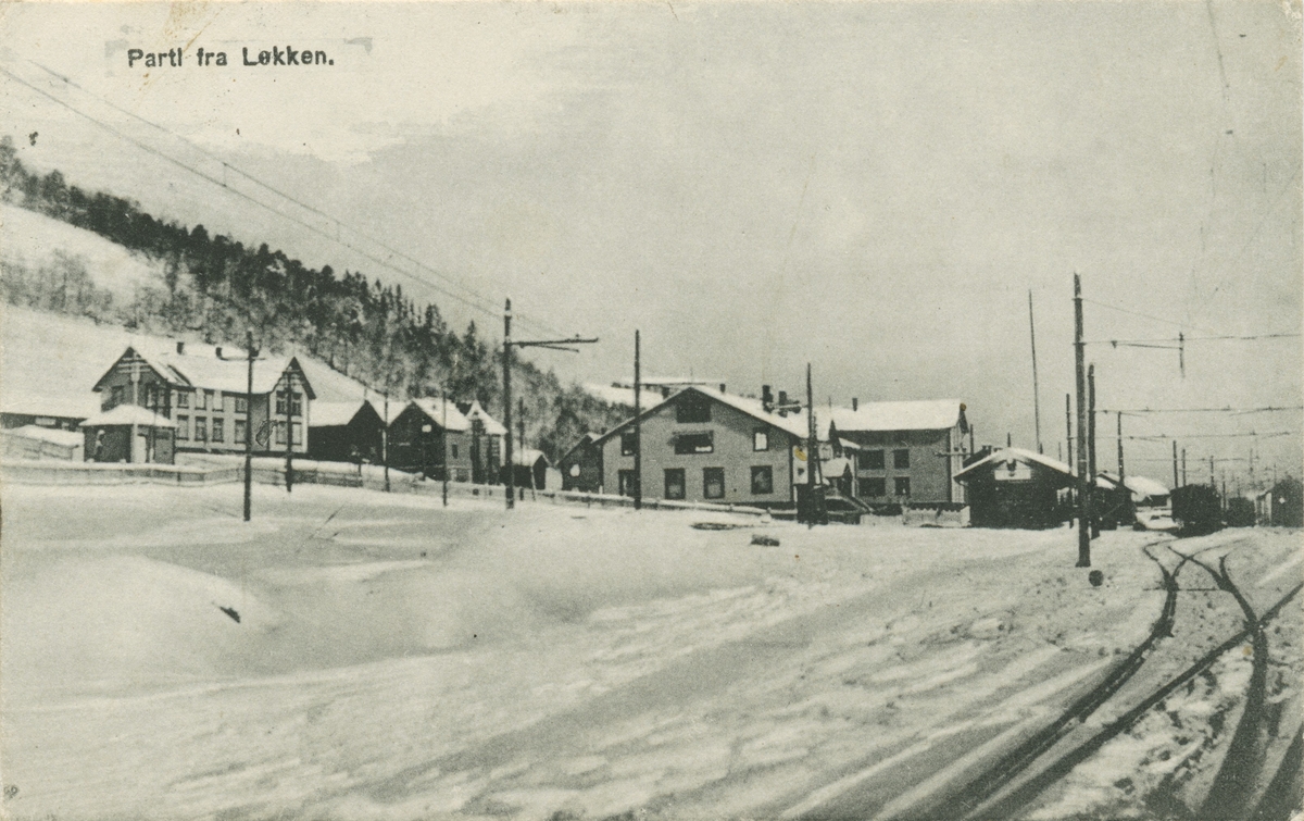 Løkken sentrum og stasjonen sett mot nord.
