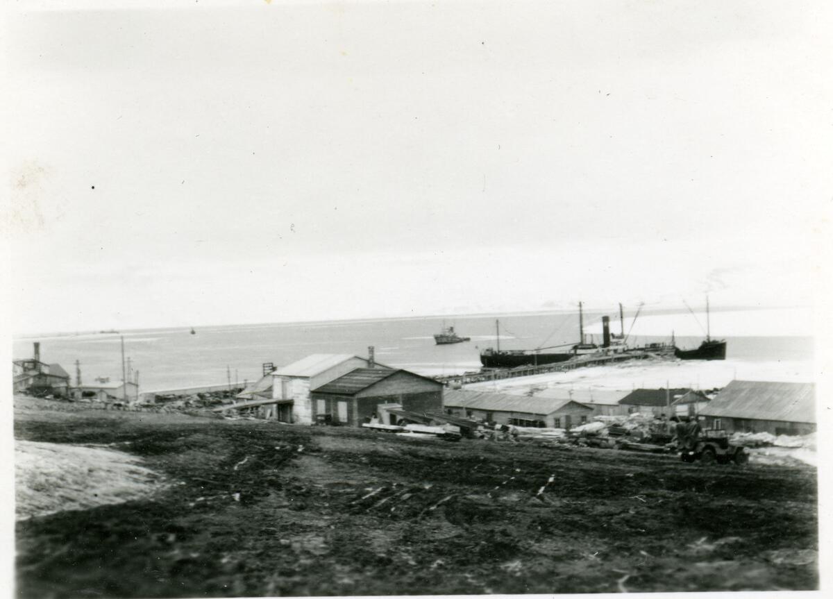 Sjøområdet.Bilder etter Edmund Skevik(05.01.1921- des. 2013) fra Våler,bokholder for SNSK like etter krigen. Gift med Ruth Wold, Senja(20.04.1914), sykepleier. Tilhører aksesjon SVB 2015:03