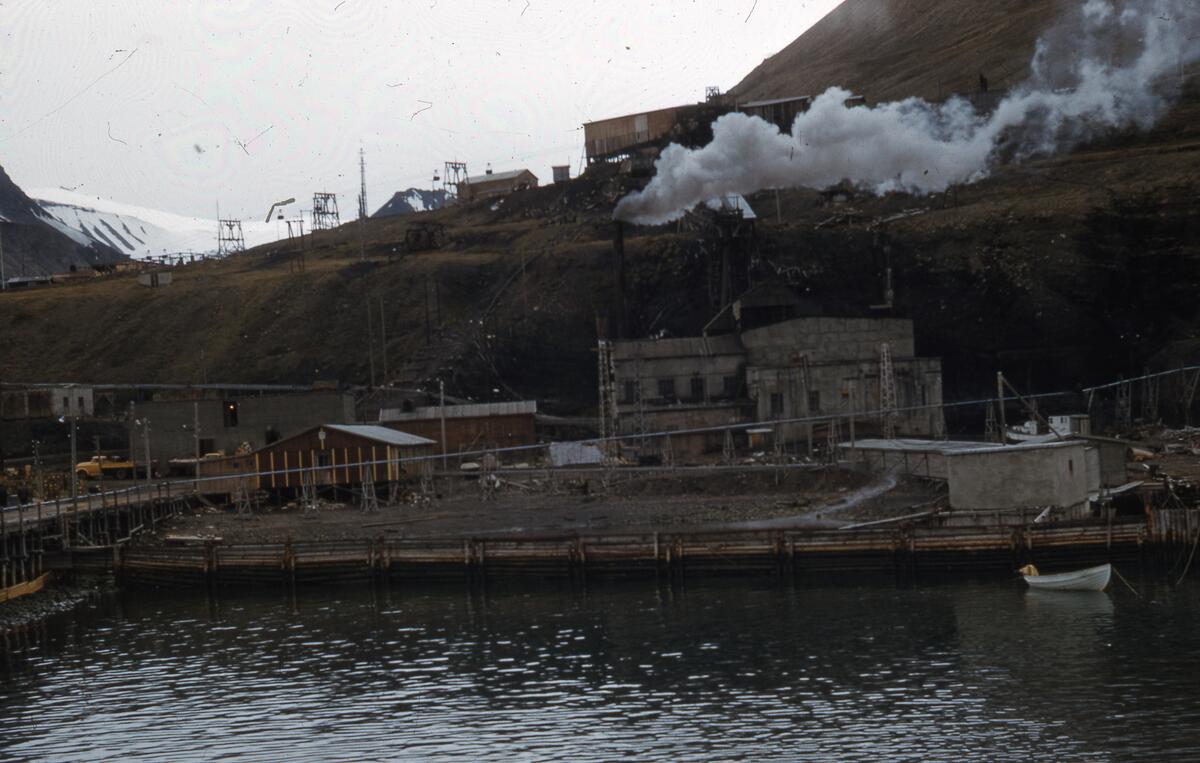 Kullkraftverket i Longyearbyen Med Lyngen til Svalbard 1957