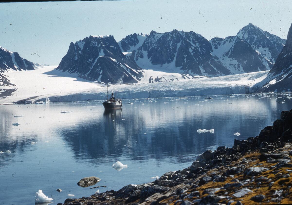 Med Lyngen til Svalbard, 1957