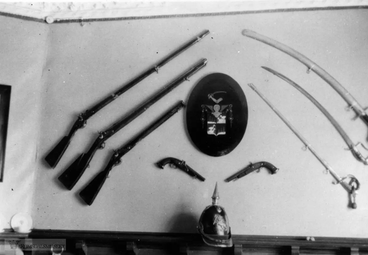 Fra Jonas Lied samlingen., "Captain Fredrick Christian Mollerup Lieds belongings at the Pantheon in Trondheim. On the right, at the top, Stadthalter Eichstedts sword"