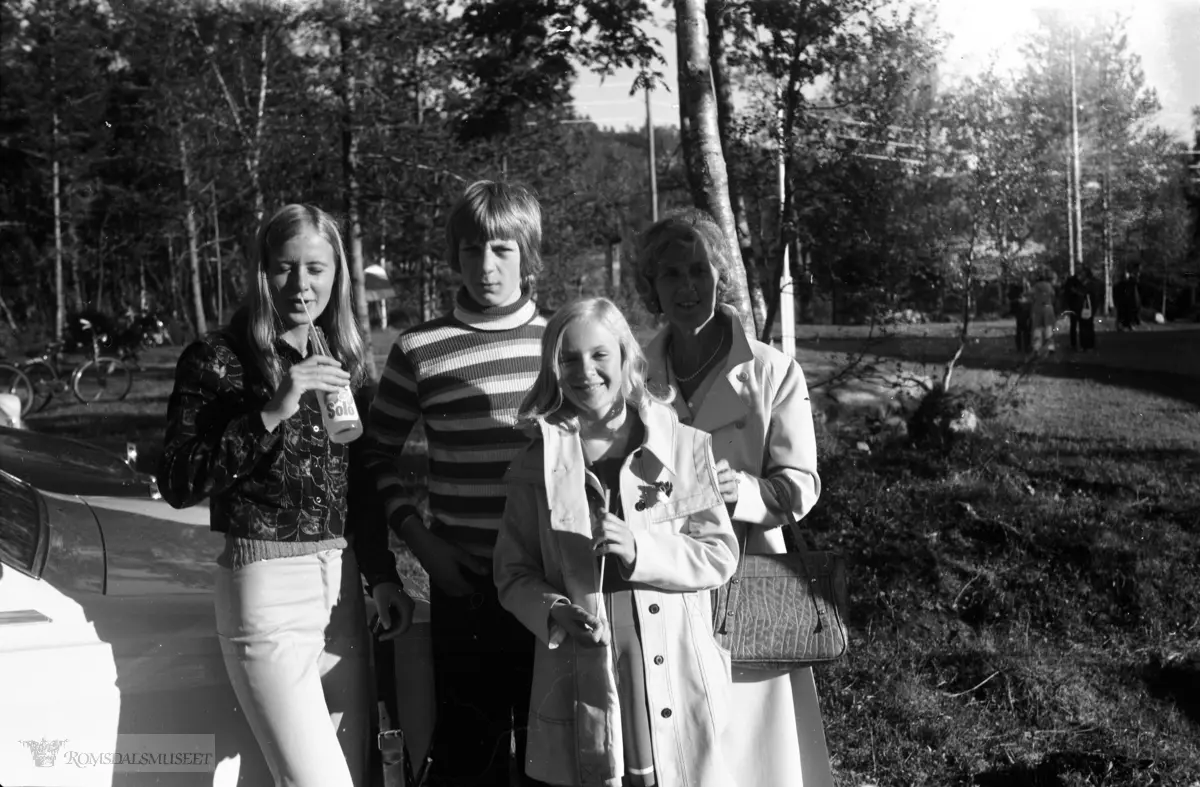 Fra Jonas Lied samlingen., Wilhelm Wilkens første kone og mor til hans barn, Kirsten Wilkens, f. Villa, 1921-1991 og 3 av hans 4 barn.