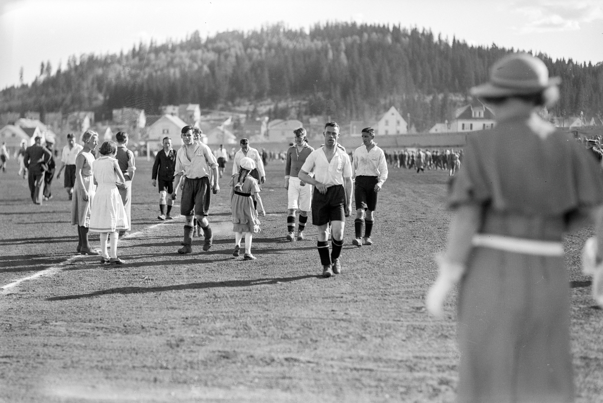 Fotball kamp på Gjøvik Stadion.