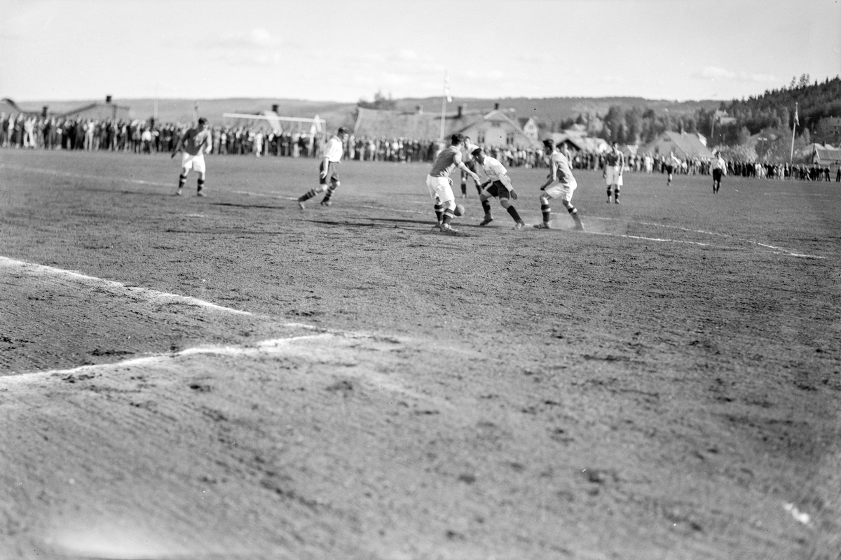 Fotball kamp på Gjøvik Stadion.