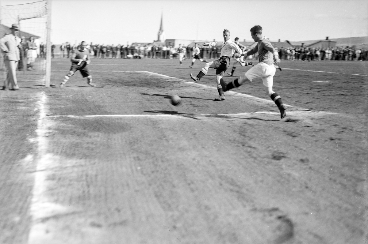 Fotball kamp på Gjøvik Stadion.