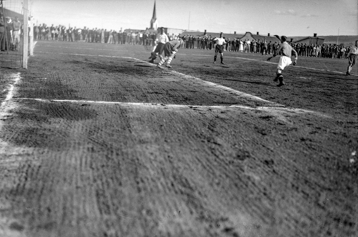 Fotball kamp på Gjøvik Stadion.