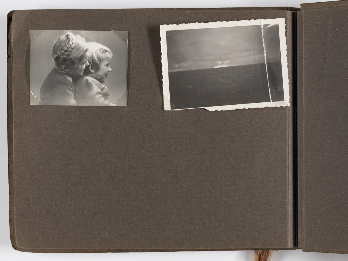 Diverse familiebilder til Synnøve Brændshøi tatt mellom 1936 og ca. 1940. 

Albumet inneholder bilder fra Nakkholmen (1936), Gardefjell (1938), og bilder av Kronprins Olav på Trandum tatt i 1938.

