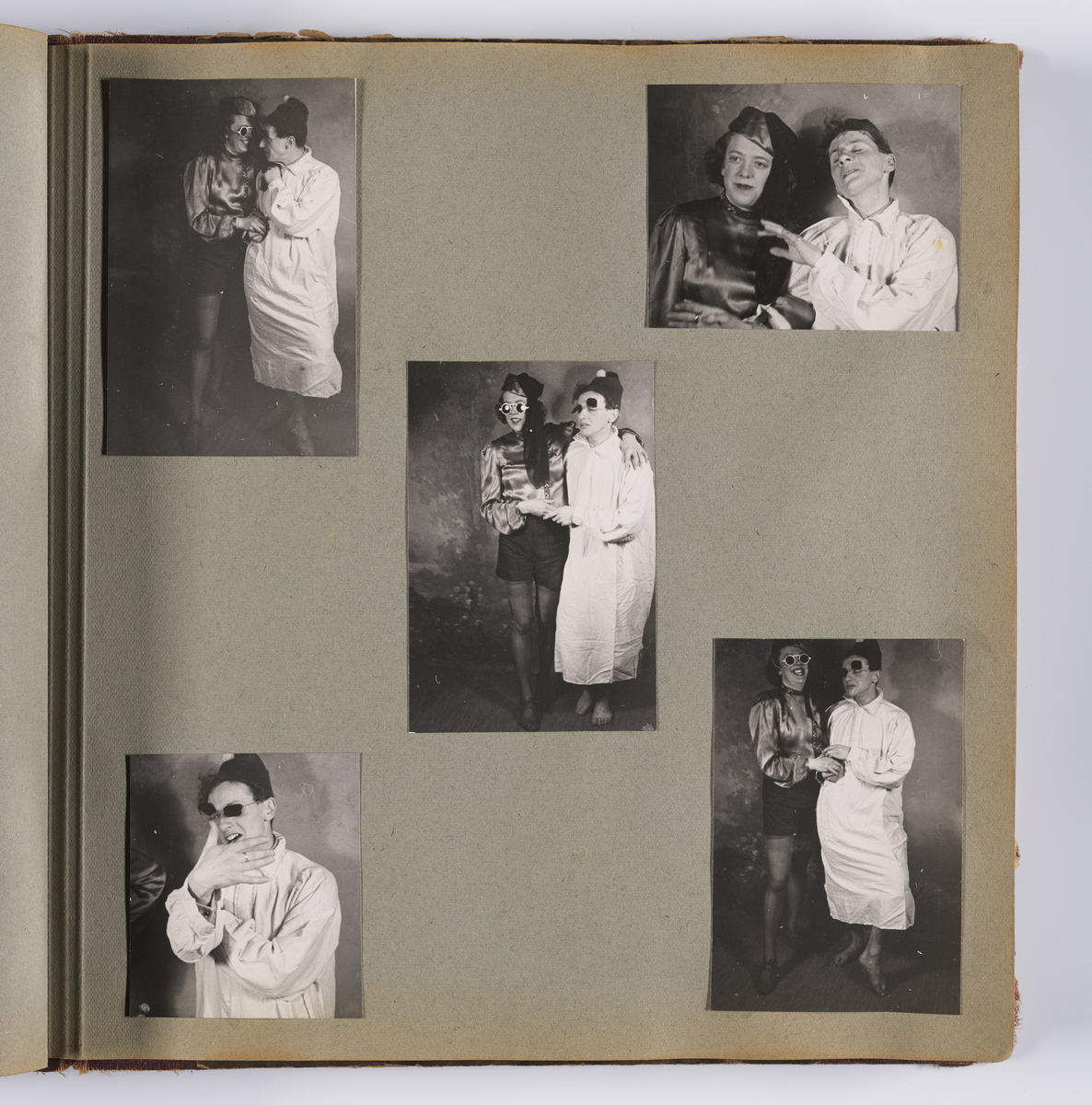 Diverse familiebilder og selvportretter til Synnøve Brændshøi tatt mellom 1938 og 1944. Albumet inneholder feriebilder fra Vrengen (Vestlandet), Vrengen bru, Tjøme, Ormelet pensjonat, Hurdalsjøen, Hamar, Lillehammer, Oslo, Trandum, Vigelandsparken.

Albumet inneholder bilder av Kronprins Olav på Trandum tatt i 1938. 

Julebilder og nyttårsaften bilder fra 1942/43.  