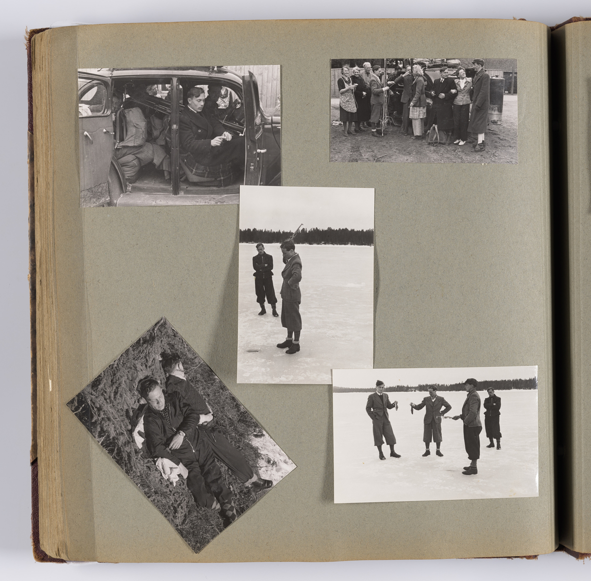 Diverse familiebilder og selvportretter til Synnøve Brændshøi tatt mellom 1938 og 1944. Albumet inneholder feriebilder fra Vrengen (Vestlandet), Vrengen bru, Tjøme, Ormelet pensjonat, Hurdalsjøen, Hamar, Lillehammer, Oslo, Trandum, Vigelandsparken.

Albumet inneholder bilder av Kronprins Olav på Trandum tatt i 1938. 

Julebilder og nyttårsaften bilder fra 1942/43.  