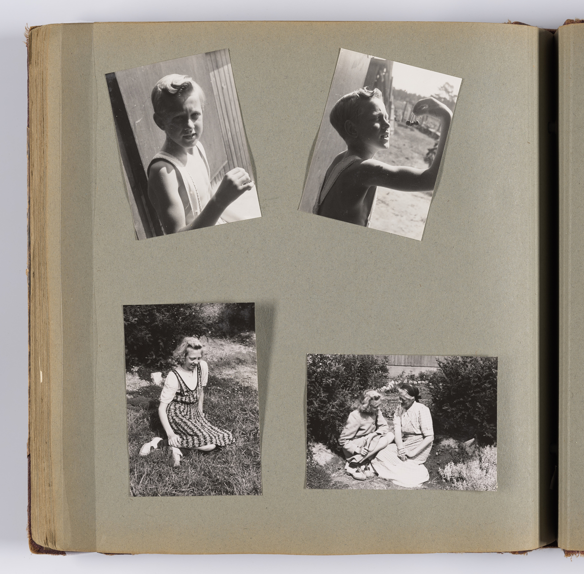Diverse familiebilder og selvportretter til Synnøve Brændshøi tatt mellom 1938 og 1944. Albumet inneholder feriebilder fra Vrengen (Vestlandet), Vrengen bru, Tjøme, Ormelet pensjonat, Hurdalsjøen, Hamar, Lillehammer, Oslo, Trandum, Vigelandsparken.

Albumet inneholder bilder av Kronprins Olav på Trandum tatt i 1938. 

Julebilder og nyttårsaften bilder fra 1942/43.  