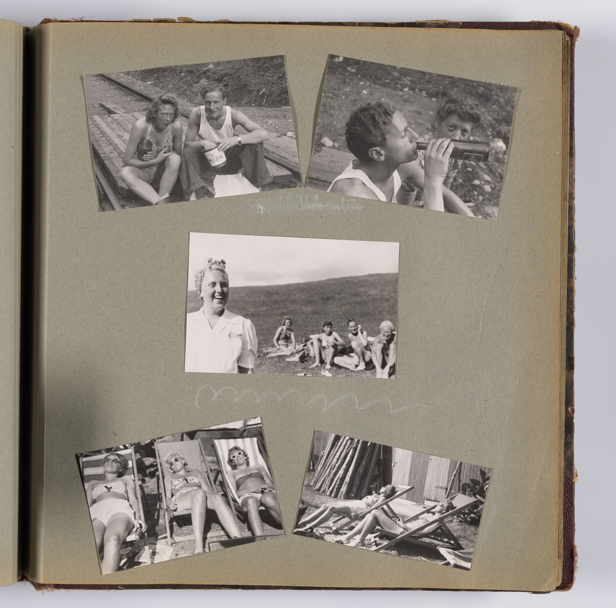 Diverse familiebilder og selvportretter til Synnøve Brændshøi tatt mellom 1938 og 1944. Albumet inneholder feriebilder fra Vrengen (Vestlandet), Vrengen bru, Tjøme, Ormelet pensjonat, Hurdalsjøen, Hamar, Lillehammer, Oslo, Trandum, Vigelandsparken.

Albumet inneholder bilder av Kronprins Olav på Trandum tatt i 1938. 

Julebilder og nyttårsaften bilder fra 1942/43.  