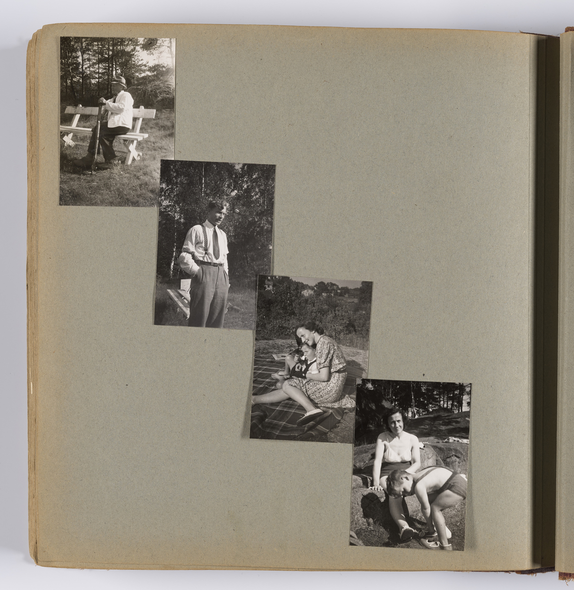 Diverse familiebilder og selvportretter til Synnøve Brændshøi tatt mellom 1938 og 1944. Albumet inneholder feriebilder fra Vrengen (Vestlandet), Vrengen bru, Tjøme, Ormelet pensjonat, Hurdalsjøen, Hamar, Lillehammer, Oslo, Trandum, Vigelandsparken.

Albumet inneholder bilder av Kronprins Olav på Trandum tatt i 1938. 

Julebilder og nyttårsaften bilder fra 1942/43.  