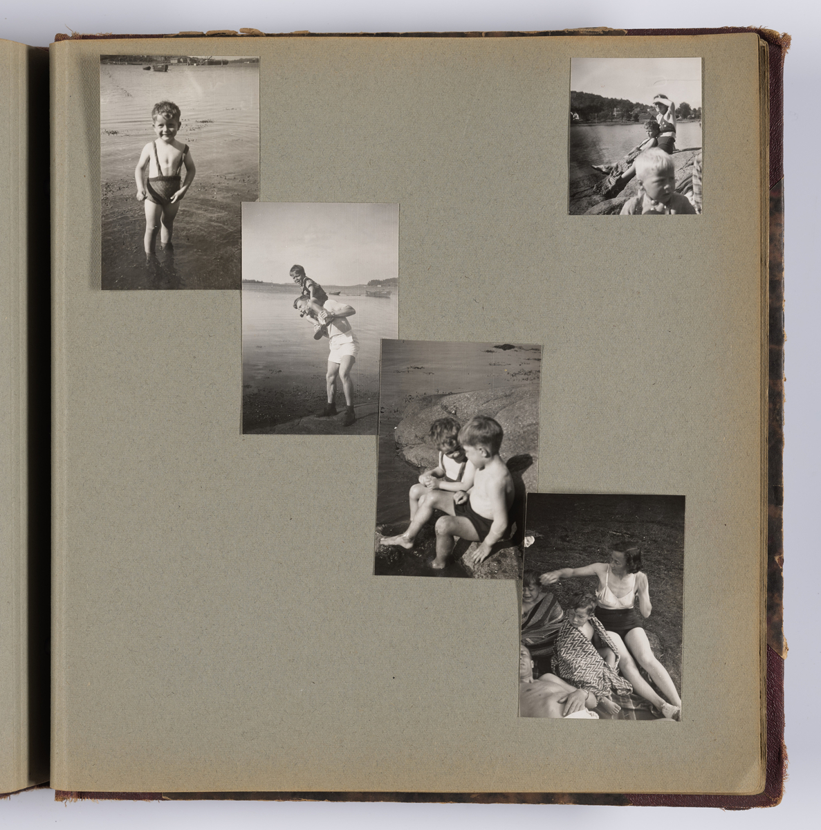 Diverse familiebilder og selvportretter til Synnøve Brændshøi tatt mellom 1938 og 1944. Albumet inneholder feriebilder fra Vrengen (Vestlandet), Vrengen bru, Tjøme, Ormelet pensjonat, Hurdalsjøen, Hamar, Lillehammer, Oslo, Trandum, Vigelandsparken.

Albumet inneholder bilder av Kronprins Olav på Trandum tatt i 1938. 

Julebilder og nyttårsaften bilder fra 1942/43.  