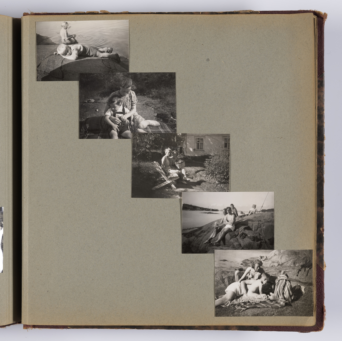 Diverse familiebilder og selvportretter til Synnøve Brændshøi tatt mellom 1938 og 1944. Albumet inneholder feriebilder fra Vrengen (Vestlandet), Vrengen bru, Tjøme, Ormelet pensjonat, Hurdalsjøen, Hamar, Lillehammer, Oslo, Trandum, Vigelandsparken.

Albumet inneholder bilder av Kronprins Olav på Trandum tatt i 1938. 

Julebilder og nyttårsaften bilder fra 1942/43.  