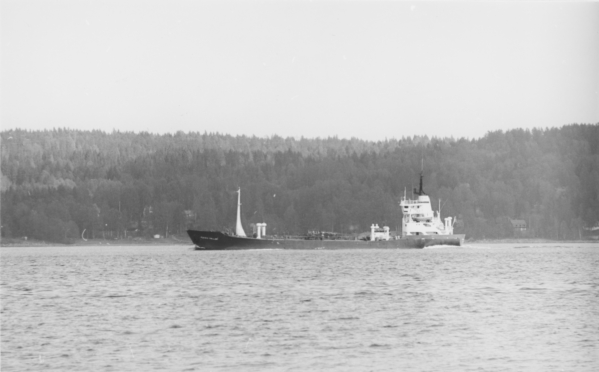 M/T Esso Valløy (b.1971, A/S Seutelvens Verksted, Fredrikstad)