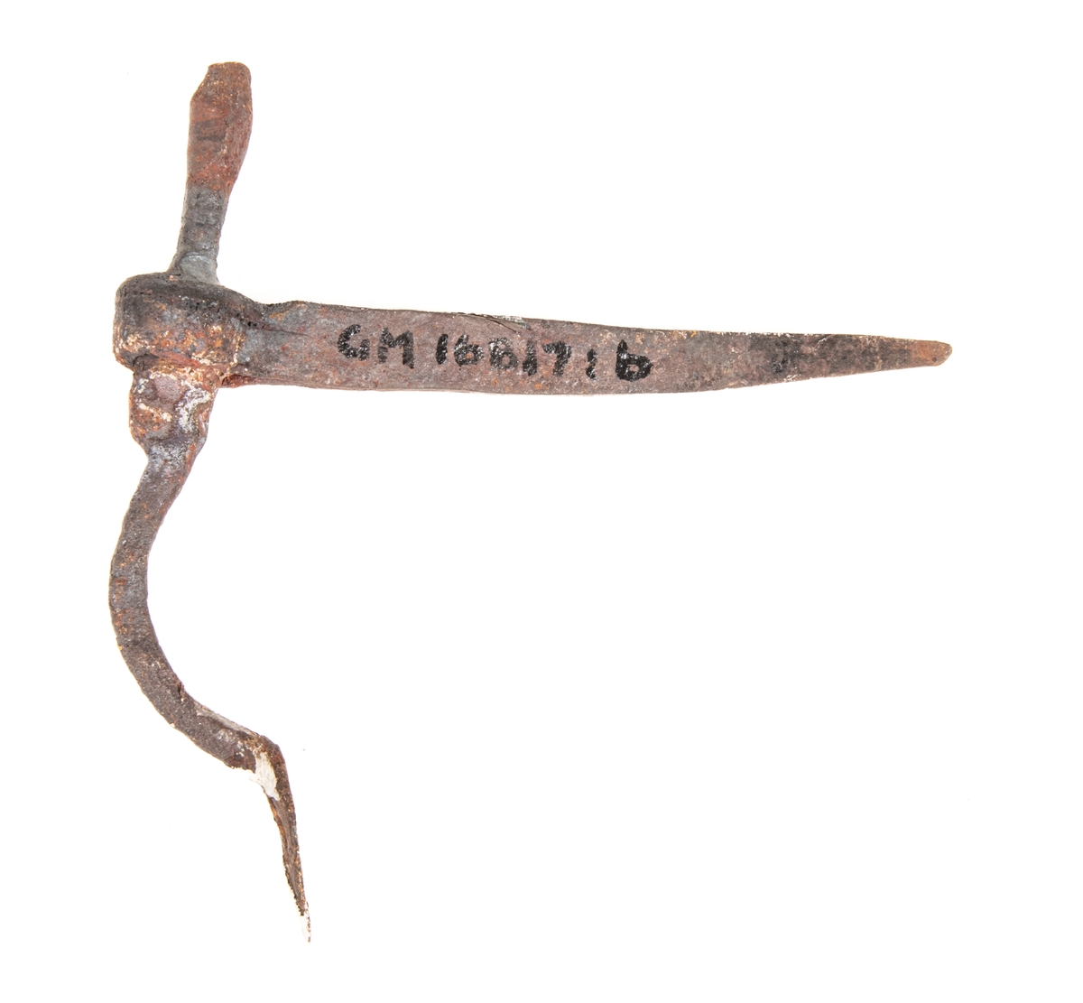 Gångjärn, beigemålat järn.
a) beslag
b) gångjärn

Mått:
a) L 15cm B 9cm
b) L 17cm B 16cm