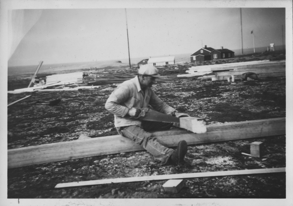 Mesteren i arbeid. Overvintring på Bjørnøya 1957-58